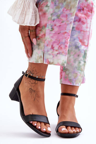Leder Sandalen Mit Glatter Keilabsatz Schwarz Inspire Me!