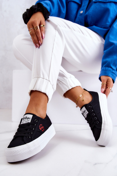 Adidași pe o platformă Lee Cooper LCW-22-31-0835L Negru
