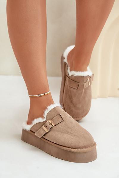Chaussons femme à semelle épaisse avec fourrure et boucle beige foncé Linneola