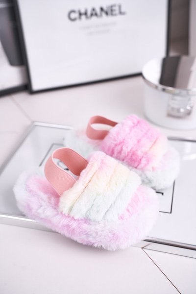 Vaikiškos čiuožyklos su lankeliu ir kailiu spalvos Fluffy