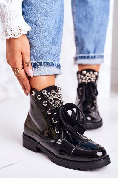 Bottes Isolées Avec Perles En Métal Et Ruban Verni Black Perla