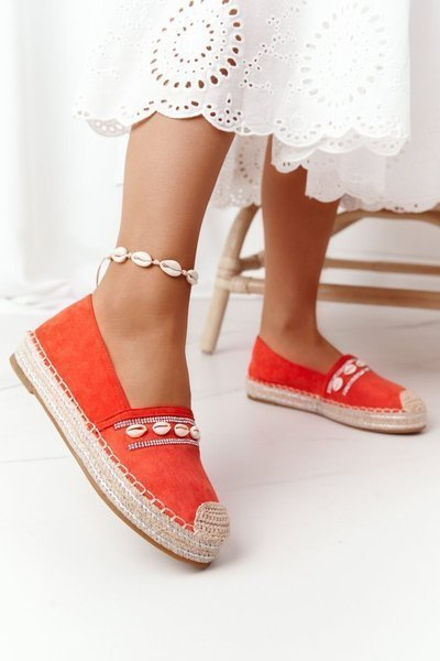 Espadrilles Sur Une Plateforme Avec Coquillages Coquillage Corail
