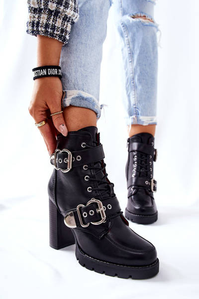 Cizme negre cu flacări de cataramă