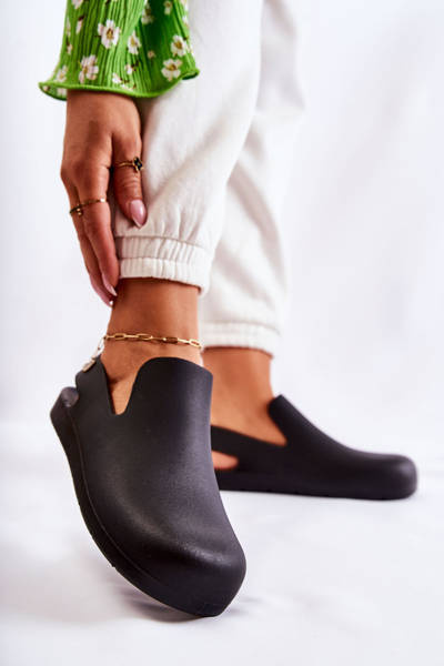 Modische schwarze Meriko Gummi Clogs