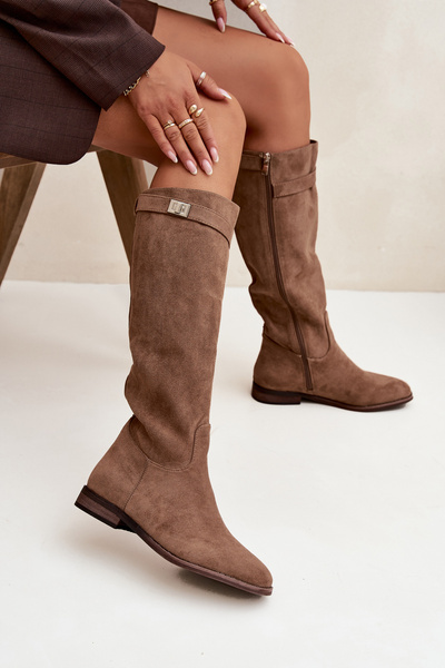 Isolierte Damenschuhe mit flacher Sohle mit Riemen und silbernem Detail dunkelbeige Geraline