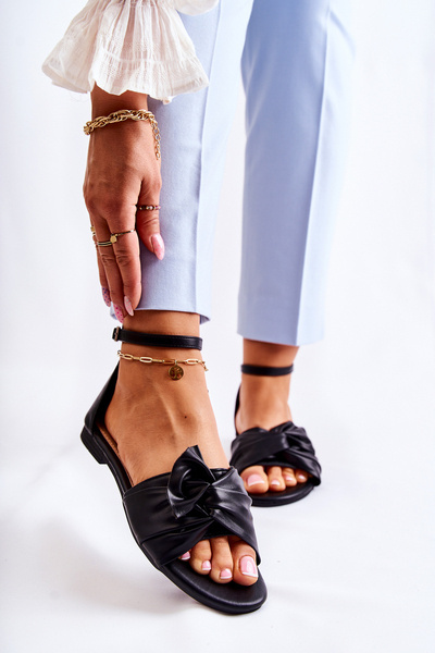 Modische Astana-Sandalen aus schwarzem Leder für Damen
