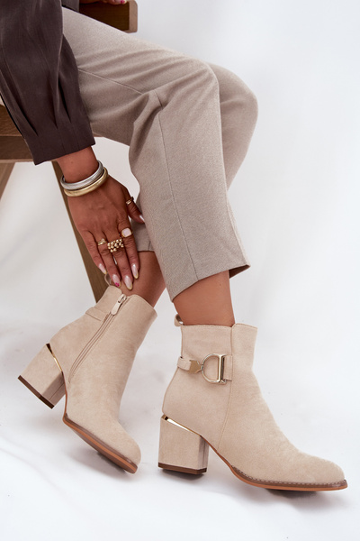Isolierte Damenschuhe auf Absatz mit goldenen Elementen hellbeige Ambrine
