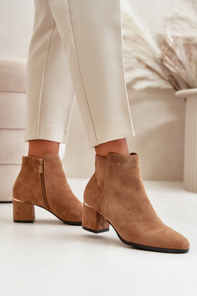 Bottines En Daim Écologique Avec Fermeture À Glissière Au Talon Camel Sairis