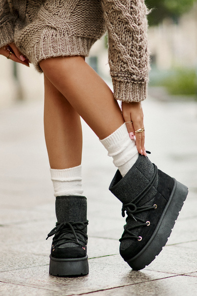 Snow Boots With Lacing On Platform Black Mavora