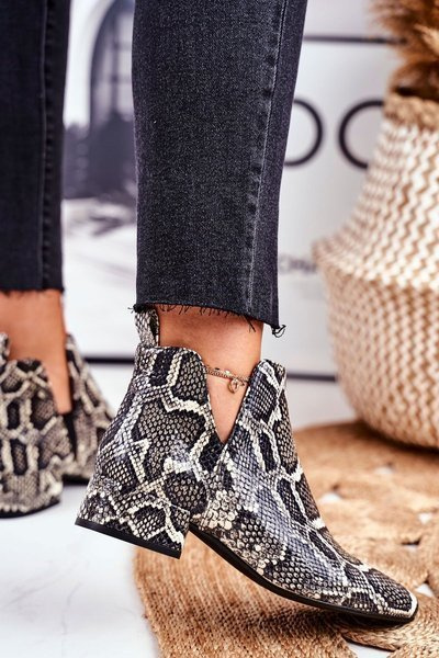 Cizmă pentru femei pe șarpe din piele cu călcâi plat Visconi 2625804