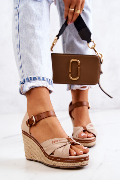 Sandale pentru femei pe Wedge Big Star JJ274939 Beige