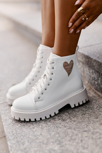 Damen Stiefel Mit Reißverschluss Und Dekorativem Herz Weiß Obeena