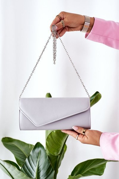 Pochette élégante avec chaîne gris