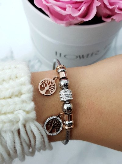 Damenarmband auf Edelstahldraht mit Rose Gold Charms Anhängern