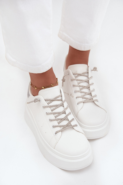 Női platformos sneakers díszes kötőfűzővel és flitterekkel fehér Belmira
