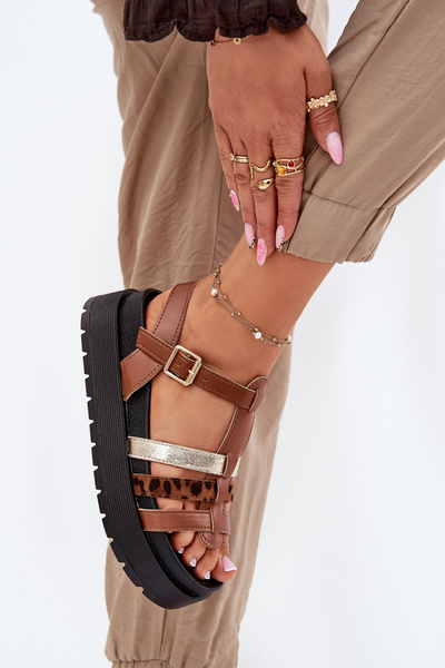 Női szandálok pántokkal platformon Camel Gallari