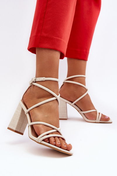 Sandalen mit Riemen in Nude Herfiana