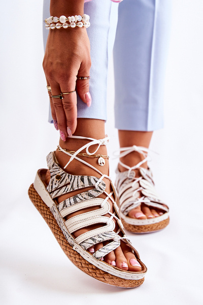 Fashionable Women's Leather Sandals Maciejka 05552-04 Beige and Black