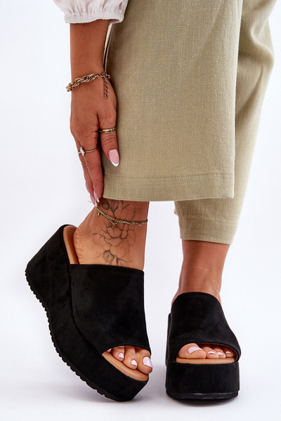 Women's Slippers On A Massive Platform Black Martina