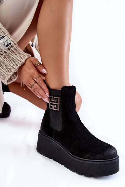 Wildlederstiefel für Damen auf der massiven Plattform schwarze Savira
