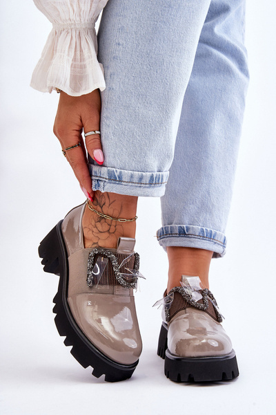 Lackierte Schuhe mit Verzierungen Grauer Keily