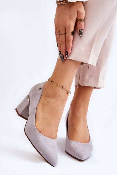 Klassische Wildleder-Pumps mit hohen Absätzen und Verzierungen Grau Derren