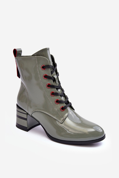 Glanzlackierte Schnürstiefel auf dem Block SBarski MR870-15 Hellgrau
