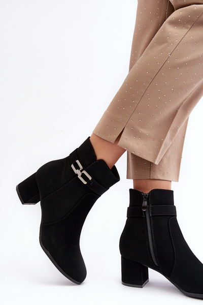 Bottines à talons bas pour femme avec ornement noir Numissa