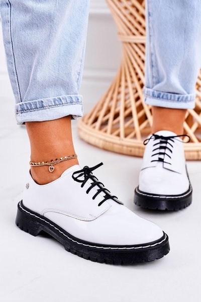 Richelieus en Cuir pour Femmes Maciejka 04087-11 Blanc Verni