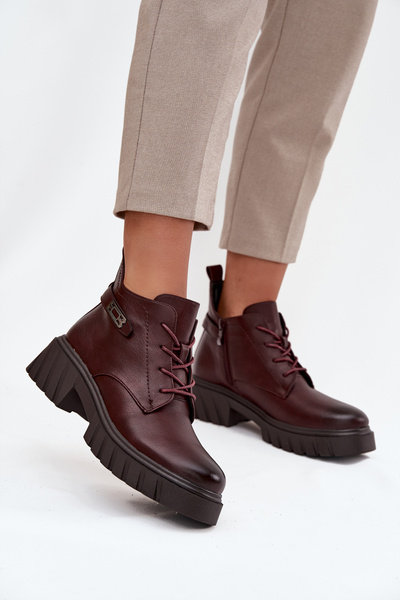 Niedrige isolierte Damenschuhe auf Keilabsatz mit dekorativem Band Bordeaux Therisse