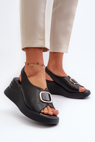 Schwarze Damen Ledersandalen mit Keilabsatz und Verzierung Salvania