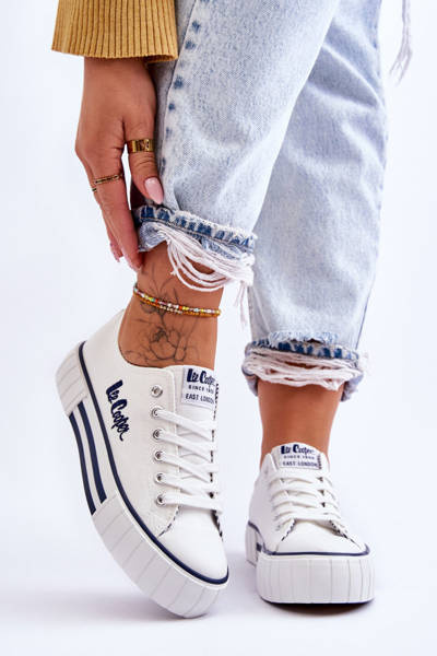 Adidașii pentru femei pe platforma Lee Cooper LCW-23-31-1802L White