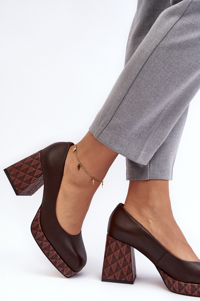 Talons En Cuir Sur Le Talon Aiguille Laura Messi 259/236-820 Marron
