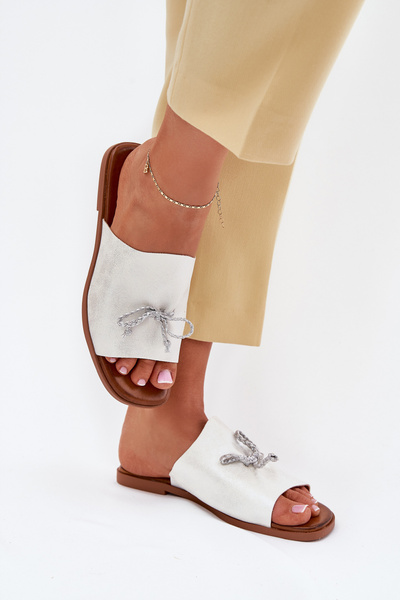 Damen Sandalen mit flachem Absatz und dekorativer Schnürung silber Norela