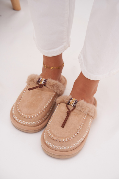 Chaussons pour femmes avec fourrure et broderie Beige Perivelle