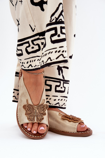 Damen Sandalen mit flachem Absatz und goldener Verzierung Setorina