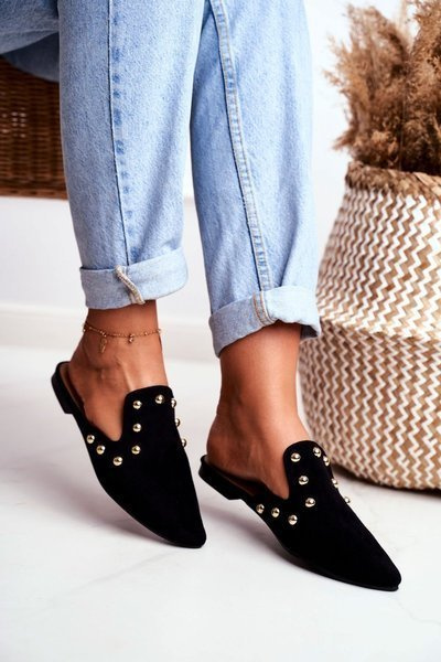 „Lu Boo“ moteriškos šlepetės, juodos zomšos „Seniorita“.