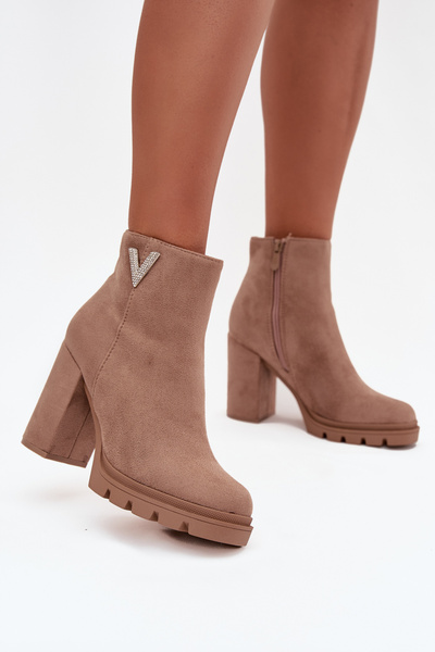 Botine pentru femei izolate cu toc cu detaliu decorativ bej Briella