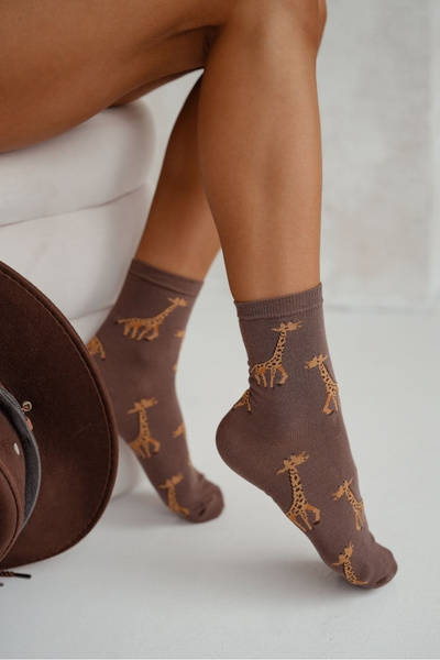Chaussettes pour femmes avec girafes marron