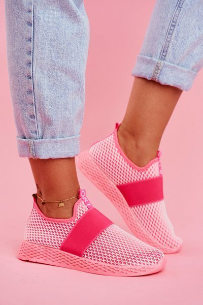 Pantofii sport pentru femei alunecă pe neon roz la Fiesta
