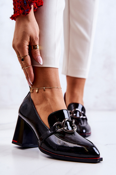 Pompe elegante pe un stâlp negru Callim