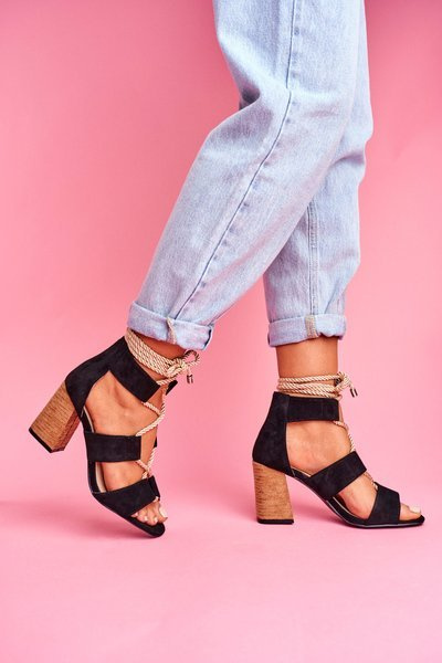 Moteriški sandalai su dygliukais Suede Black Amore
