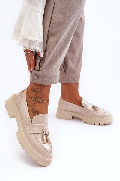 Mocassins Laqués à Franges Velenase Beige Clair
