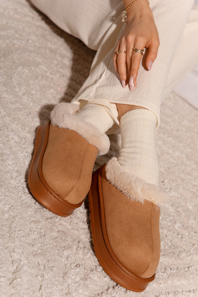 Chaussons pour femmes avec doublure en fourrure Camel Eveline
