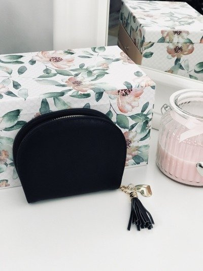 Portefeuille noir pour femme avec pompon