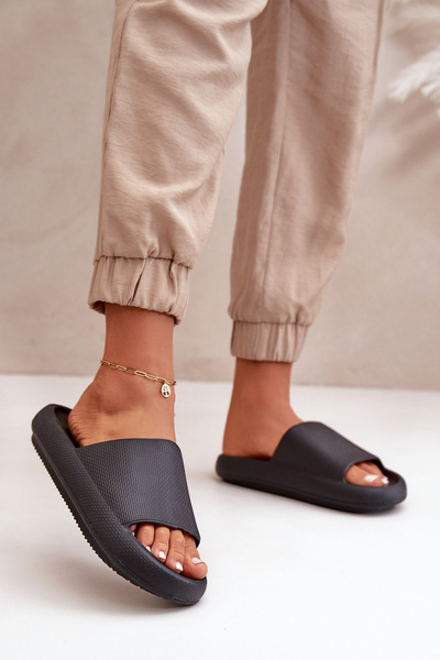 Moteriškos lengvos putplasčio šlepetės ant storo pado, juodo Querceria