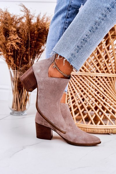 Bottes pour femmes avec une coupe sur talon bloc en daim Cappuccino Lawrence