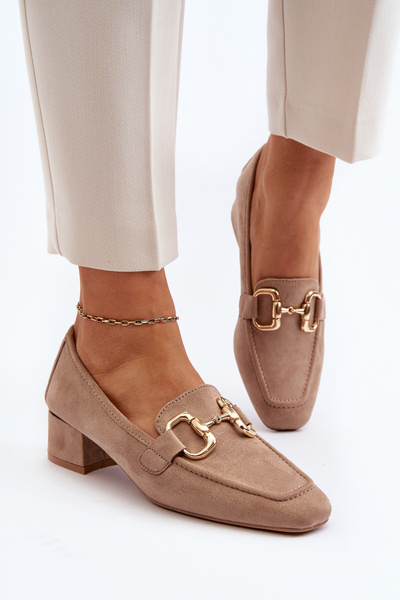 Pumps mit niedrigem Absatz und Verzierung Beige Dolvira