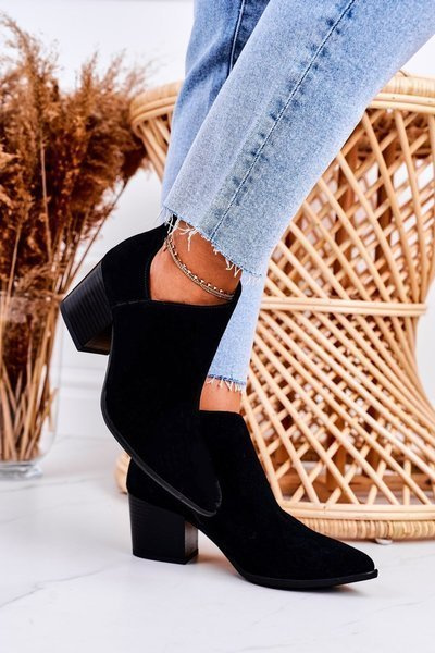 Cizme pentru femei cu o tăietură pe Block Heel Suede Black Lawrence