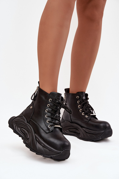 Bottes pour femmes en cuir isolées à plateforme GOE SS2N4301 Noires